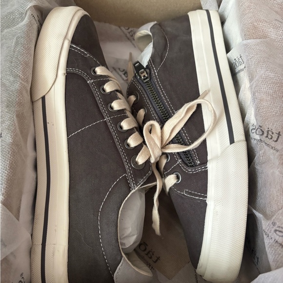 Like new Taos Z-Soul graphite/gray sneakers - Picture 2 of 3